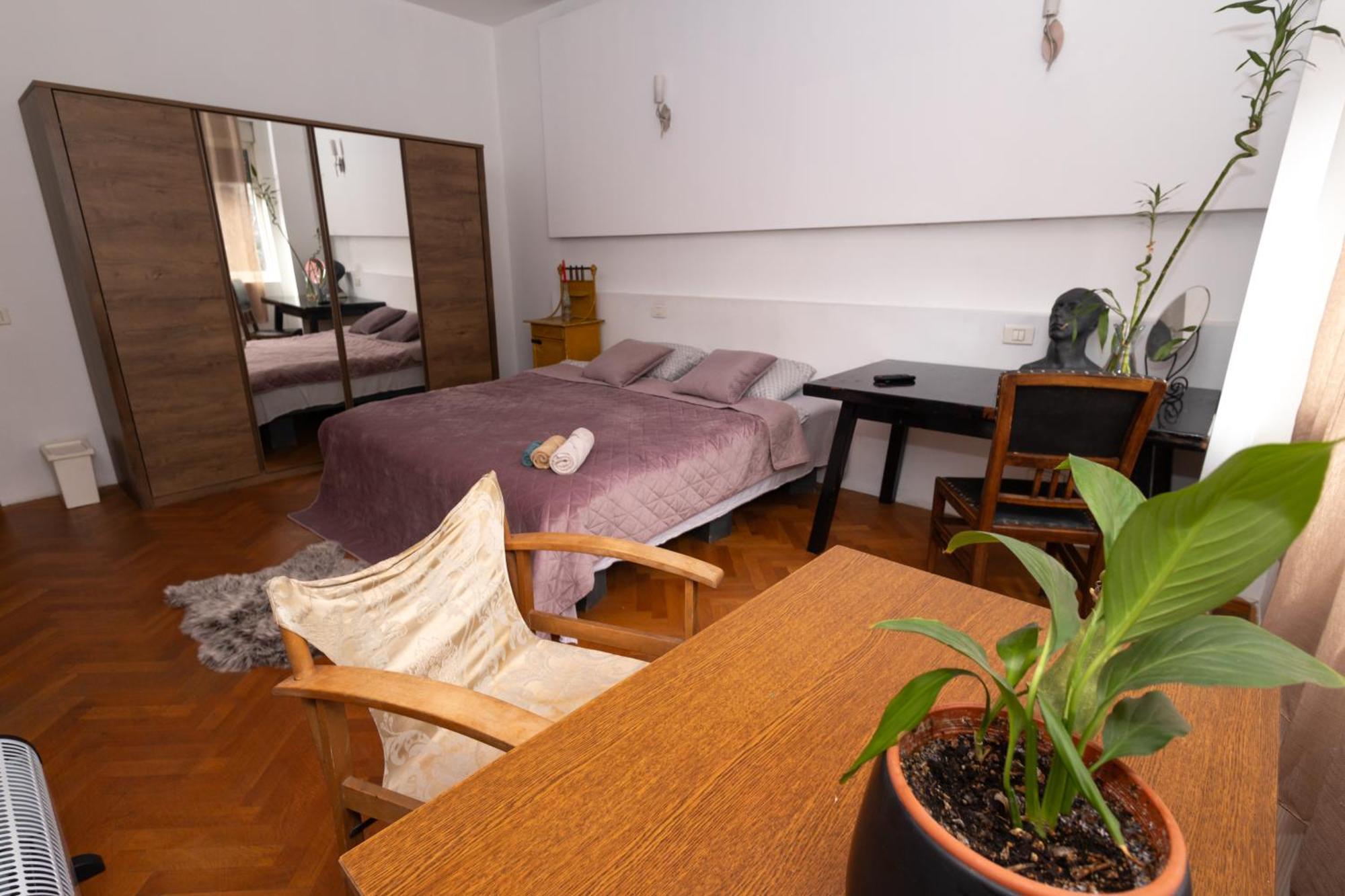 Shared Retro Vintage Luxury Apartment بوخارست المظهر الخارجي الصورة