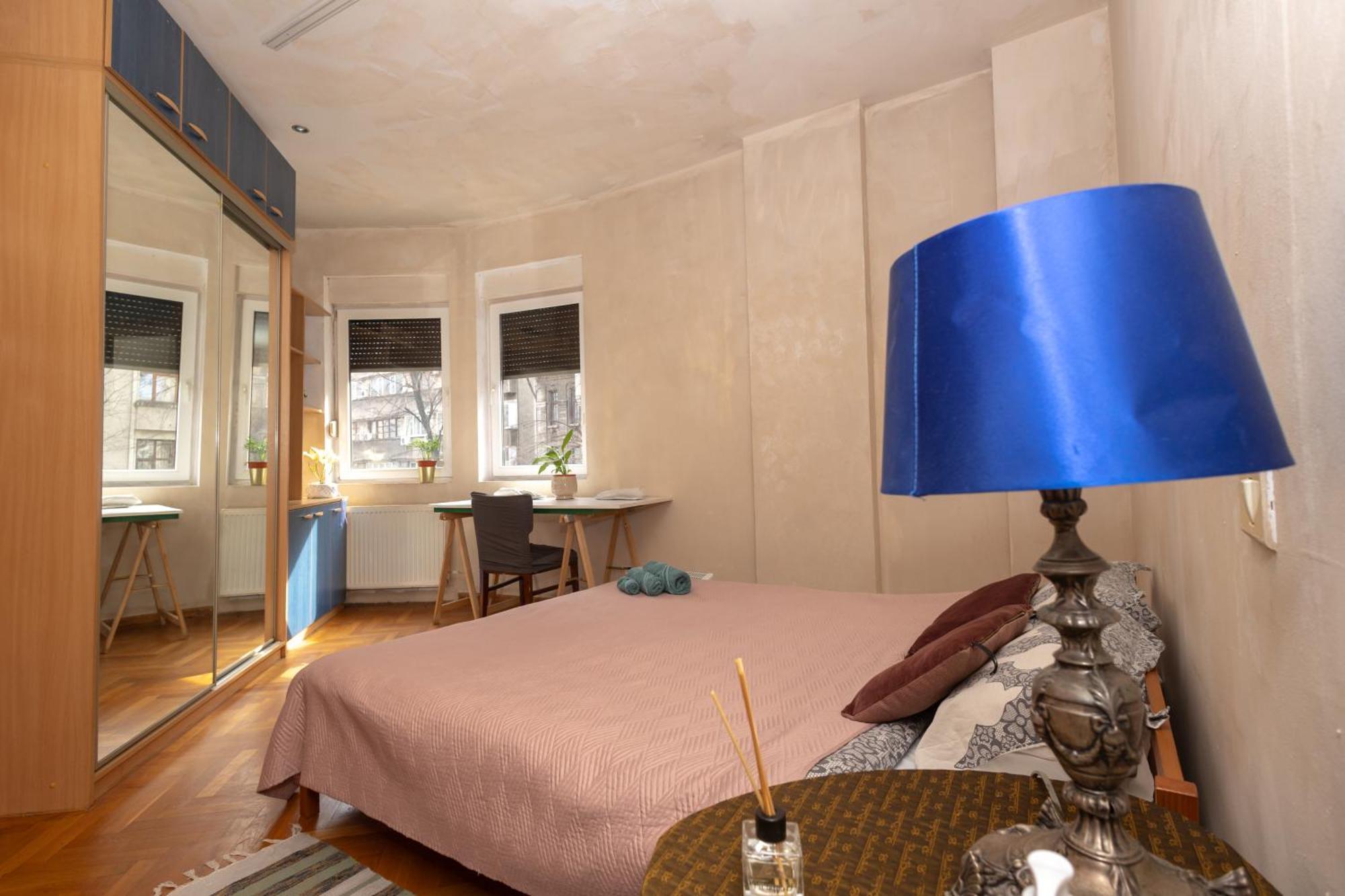 Shared Retro Vintage Luxury Apartment بوخارست المظهر الخارجي الصورة